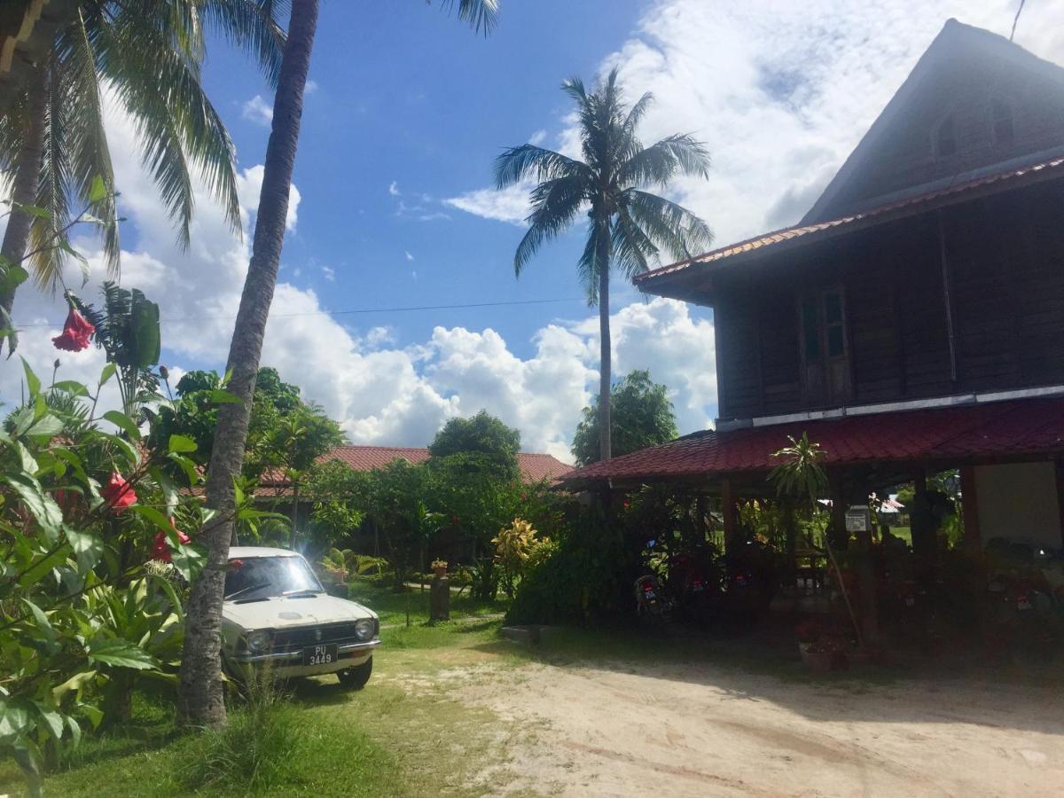 Soluna Guest House Pantai Cenang  Exterior photo