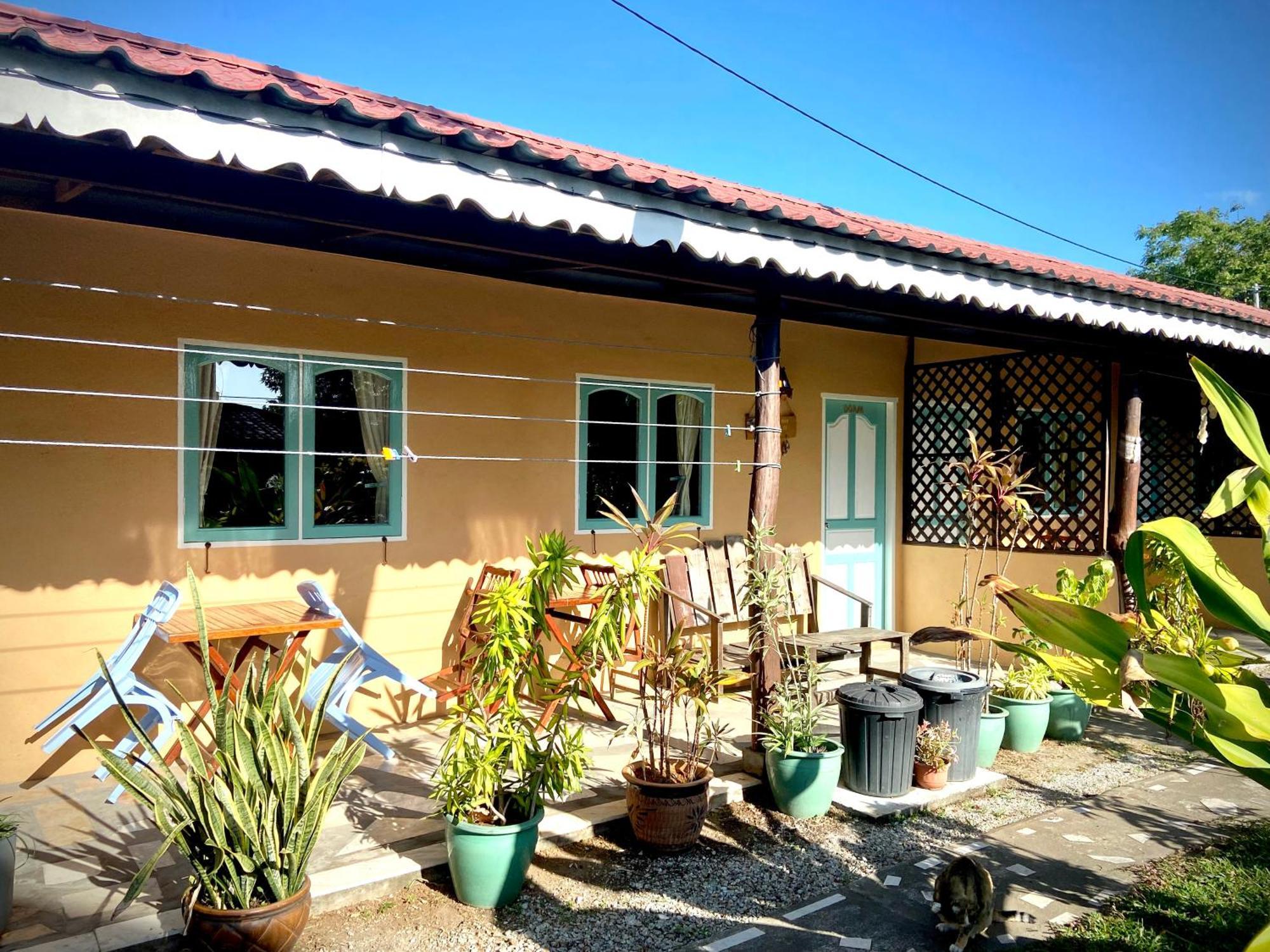 Soluna Guest House Pantai Cenang  Exterior photo