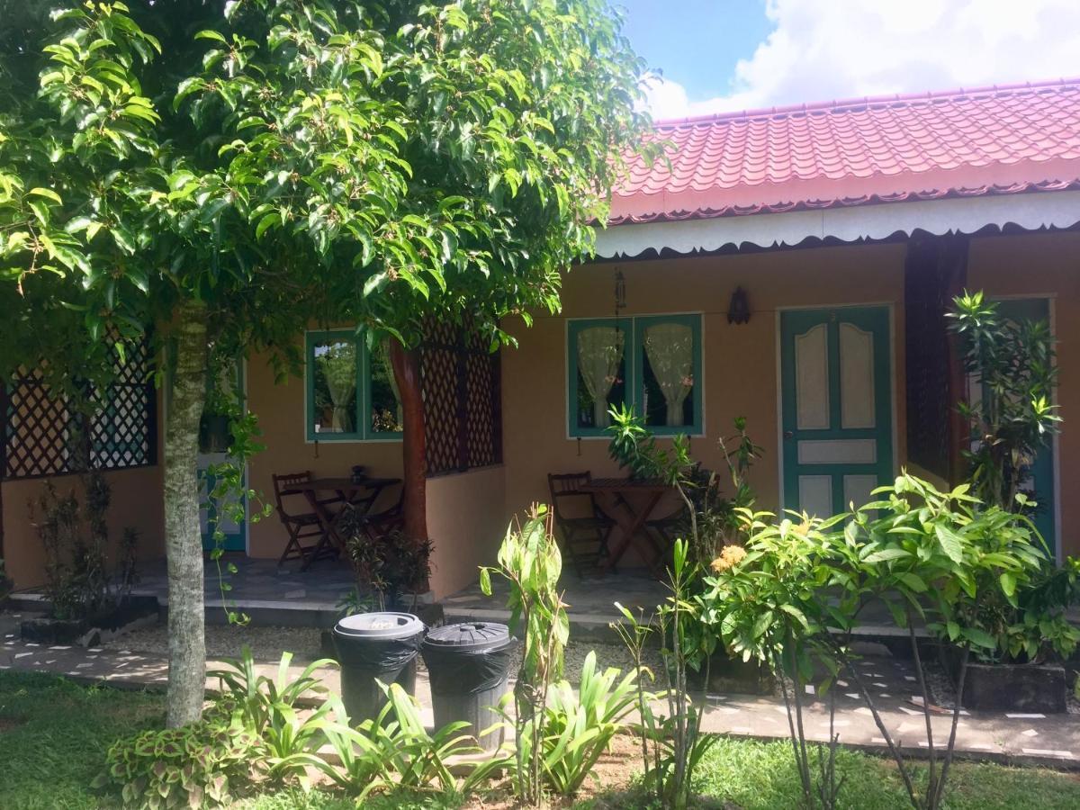 Soluna Guest House Pantai Cenang  Exterior photo