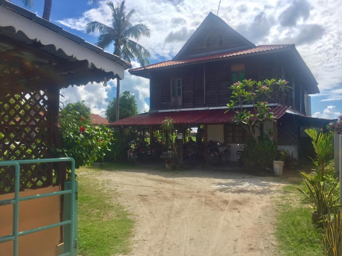 Soluna Guest House Pantai Cenang  Exterior photo